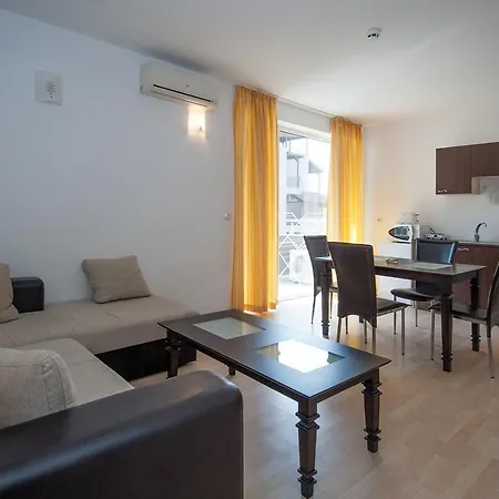 Stella Polaris Complex ساني بيتش